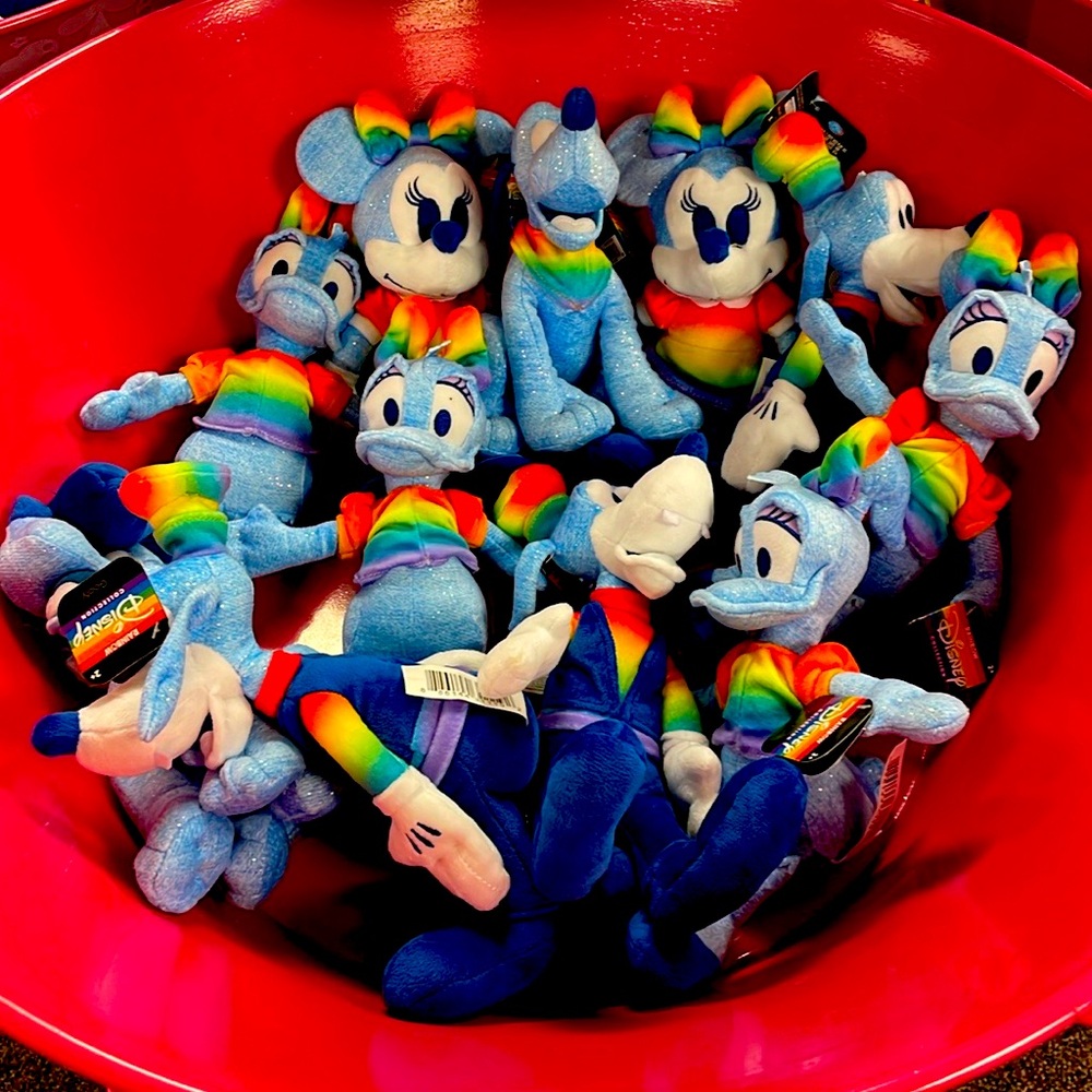 Rainbow Disney collection characters. GOOFY.